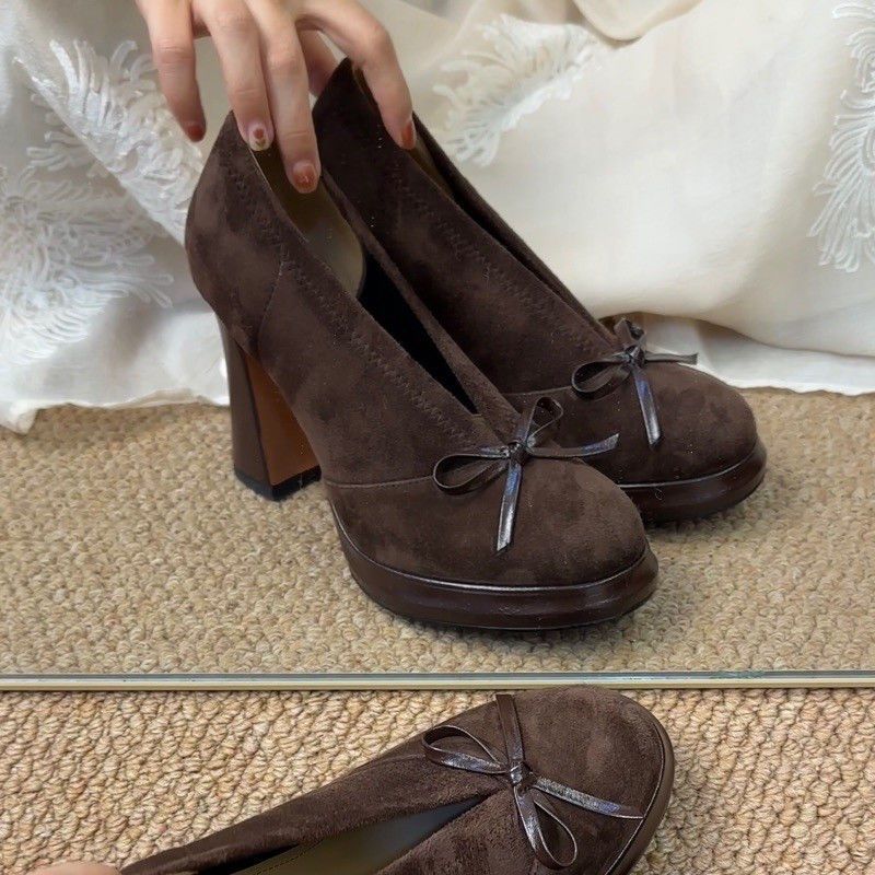 

Осень/Зима 2026 Винтажные Коричневые Замшевые Туфли на Толстом Каблуке с Бантом Французские Высокие Каблуки 35