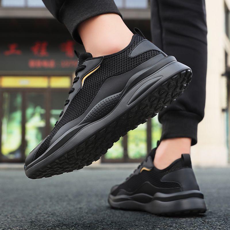 Weiße hohle atmungsaktive Mesh-Obermaterial Herren Freizeitsneaker Niedriger Preis Outdoor Sportlich Schlicht Leicht Bequem Männliche Sportschuhe