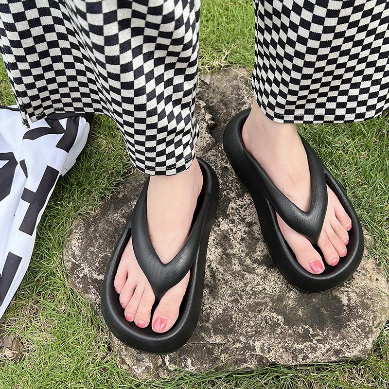 Damen Trendige Koreanische Weichsohlige Dicke Zehensandalen für Sommer-Strandbekleidung
