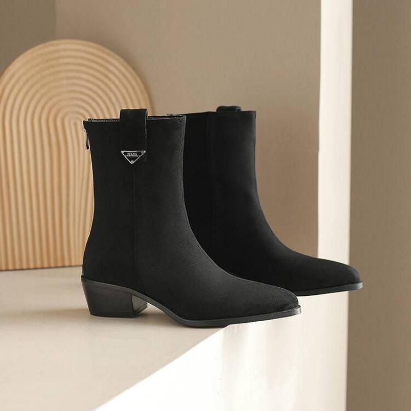New women's pointed large-size Martin boots solid color rear zipper comfortable women's boots autumn and winter rubber-soled medium boots