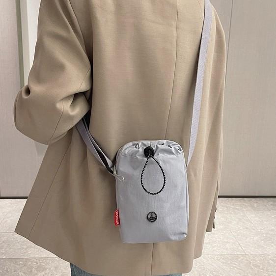 Spring casual mobile phone bag simple and lightweight personalized shoulder messenger bag anti-splashing nylon bag