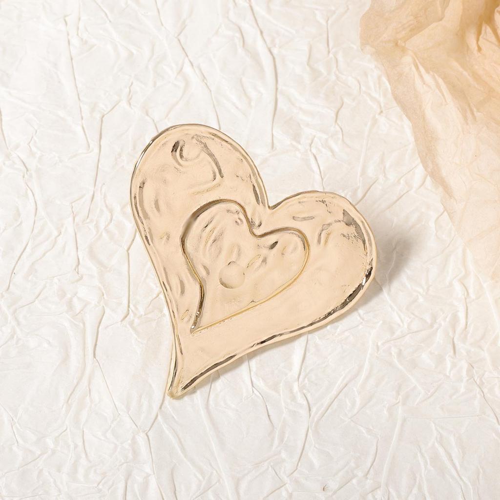 A Classic and Trendy Style of Personalized Retro Fashion, Exaggerated Alloy Heart-shaped Ring with a Flared Mouth