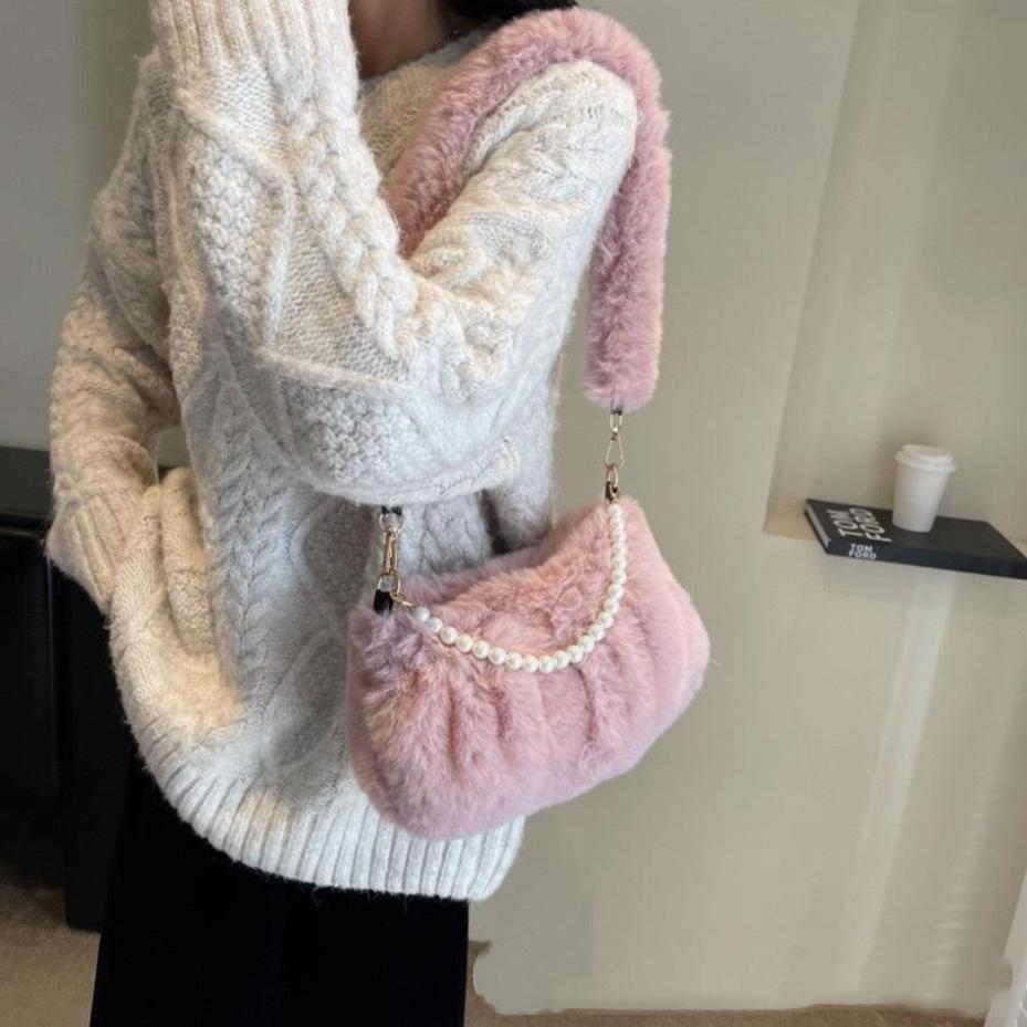 1 Pcs New Wrinkled Small Square Bag Shoulder Bag Soft Plush Fur Ladies Elegant Pearl Chain Underarm Bag Women