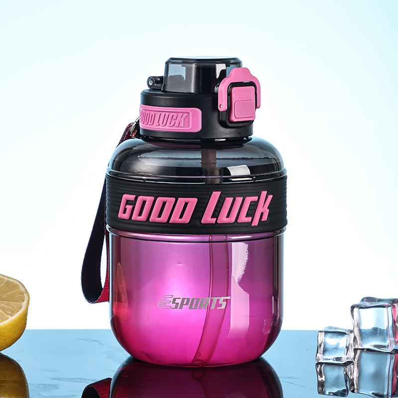 

Sports Gradual Change Color Water Cup Outdoor Student Straw Cup Fitness High Temperature Food Grade With Handle Ton Ton Cup 600m l Яскраво-рожевий