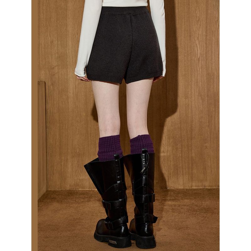 Coolhut Dark Gray Retro Simple Elastic Waist Knitted Versatile Slim Fit Winter Women's Casual Shorts