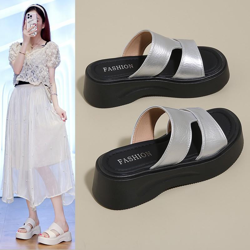 Thick-bottomed cool slippers women's summer wear 2025 new fashion muffin bottom beach versatile comfortable soft bottom