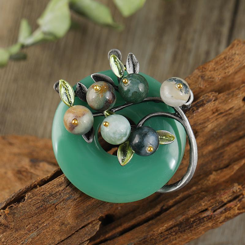 Retro natural agate safety buckle brooch women's high-end temperament elegant versatile pin coat coat corsage accessories