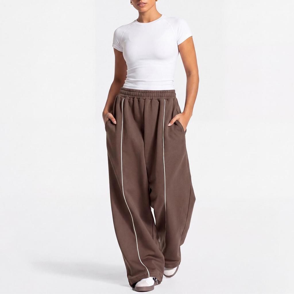 DFYN Wide-Leg Sweatsuit: Loose Sweatpants & Short-Sleeve Top for Yoga and Casual Wear