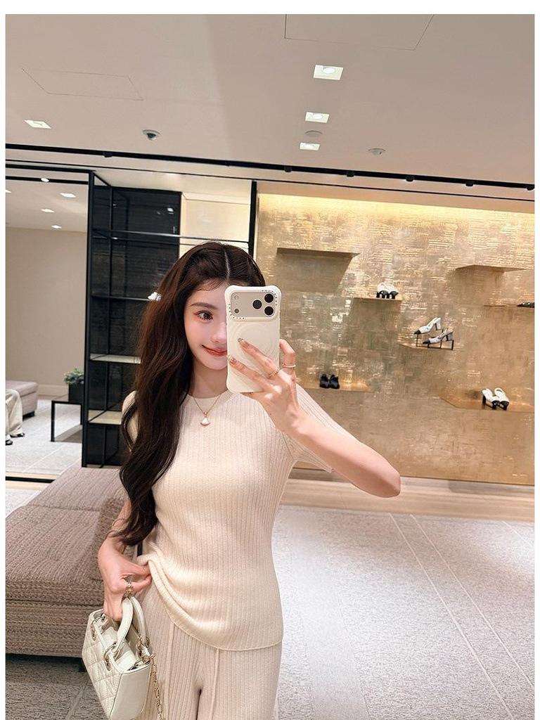 7809 Spring Minimalist Knit Two-Piece: Elegant & Versatile Casual Wear Set