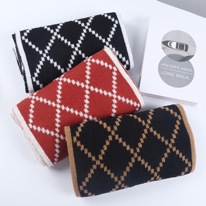 Écharpe à carreaux rouge vin: Châle chaud et polyvalent pour l'automne/hiver, style coréen imitation cachemire.