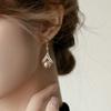 Fashionable and Minimalist Champagne Pearl Earrings with High-End Sense