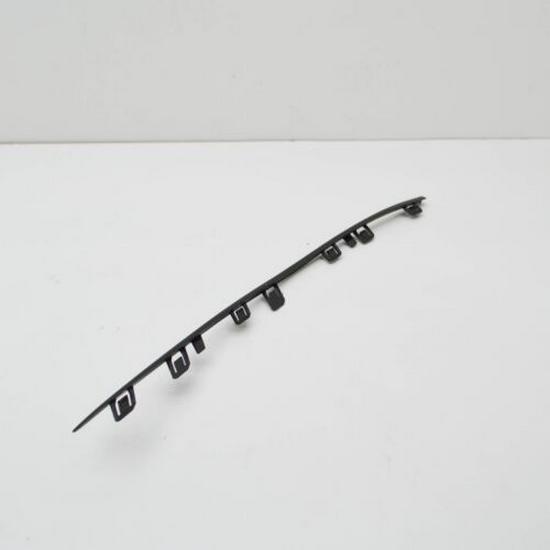 Czarna błyszcząca listwa zderzaka przedniego dla Mercedes C-Class 206 (2068854302, 2068854402)