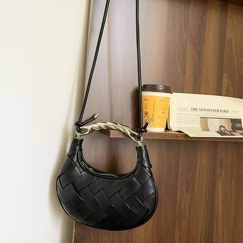 

Y-образный нишевый дизайн, портативная плетеная сумка-гнездо, текстурированная портативная сумка-полумесяц, сумка на плечо 27*5*15 чёрный