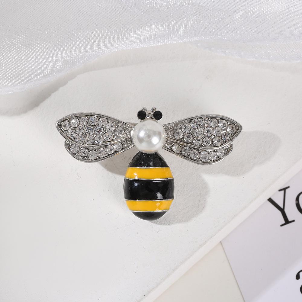 Bee-Style Pearl & Rhinestone Brooch – Elegant Women's Pin & Corsage Accessory