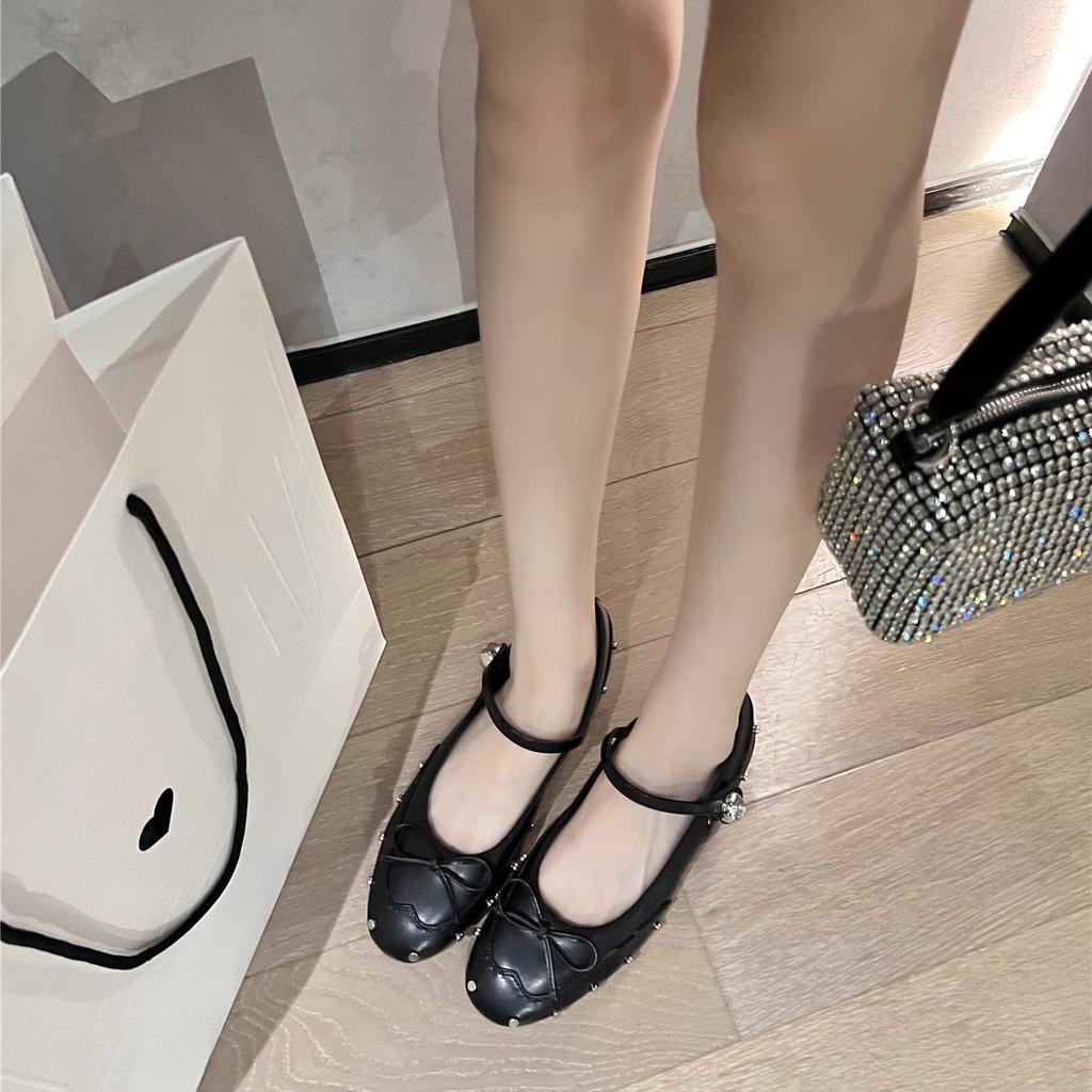 Fårskinnsvariant Xiaoxiangfeng rosett inre höjdökning enkelskor damord med grunda nitar Franskt läder Mary Jane-skor