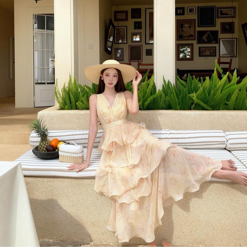 Holiday Style Waist Cake Skirt V-neck Suspender Dress Women's Spring and Summer Are Especially Beautiful Waist Skirt
