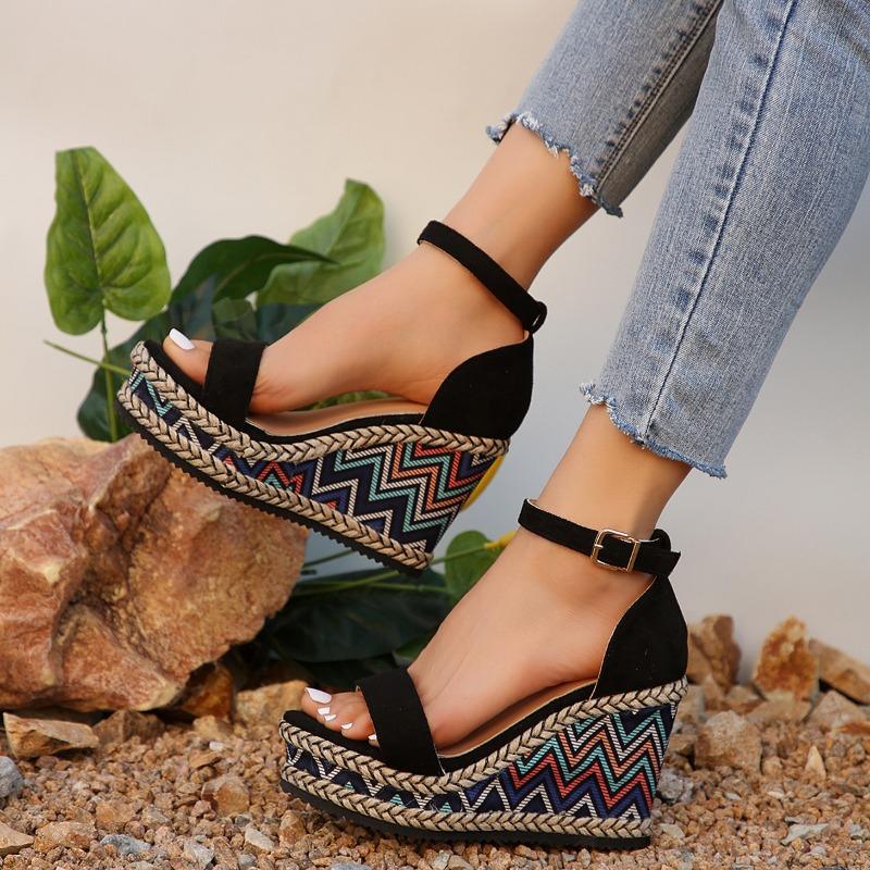 New Large-sized Women's Shoes with A Flat Heel and Thick-soled Sandals