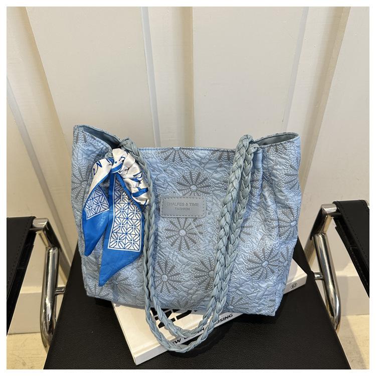 

Шарф из иностранного шелка большой вместимости 2025 лето нейлоновая ткань повседневная текстура для поездок на работу плетеная сумка-тоут портативная сумка подмышку мягкая синий