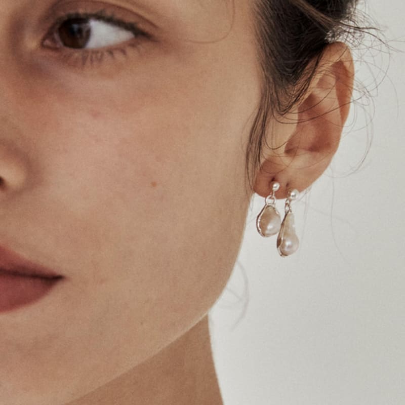 Dewy Desert Persona Pearl Earring