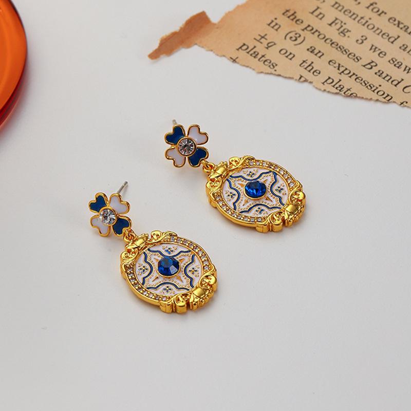 Vintage Zircon Four-Leaf Clover Earrings - Elegant Silver Needle Design for Women