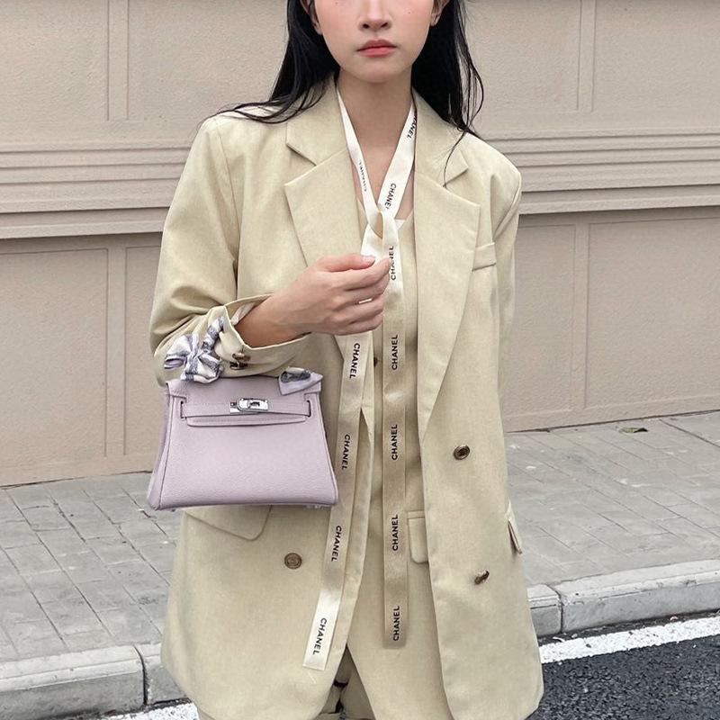 

Второе поколение женской сумки 2025 года, летняя новая модная высококачественная сумка через плечо, маленькая сумка, легкая, роскошная сумка