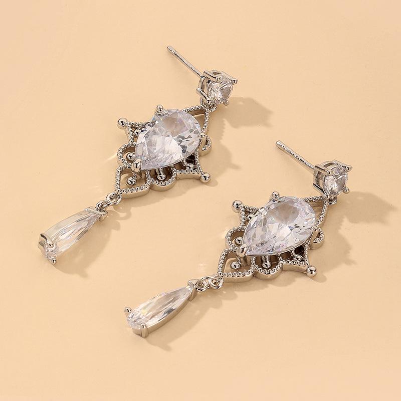 

Элегантные серебряные серьги-подвески с цирконием — роскошь в стиле барокко для женщин