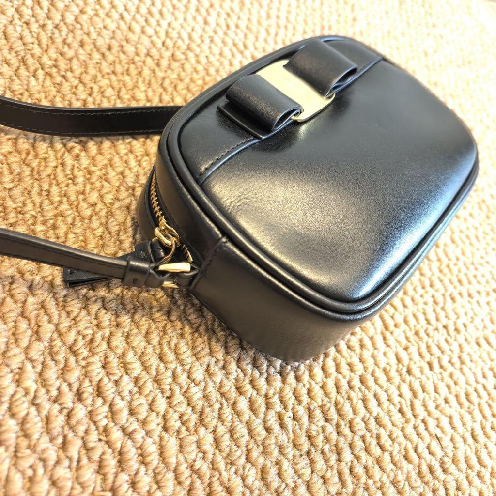 [Pre-Owned] Vara Black Leather Shoulder Bag Crossbody Bag Gold Hardware - Very Good #3F4J1D