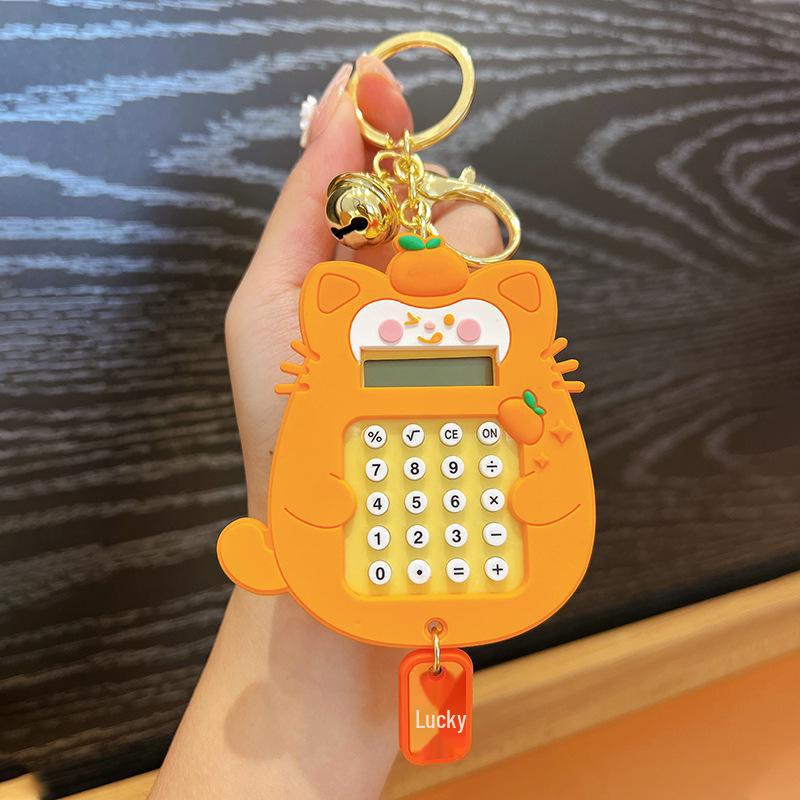 

Милый брелок в виде кота для ноутбука, автомобиля или сумки — стильный и универсальный