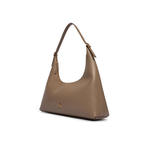 Calvin Klein Emblem Hw Lthr Shoulder Bag