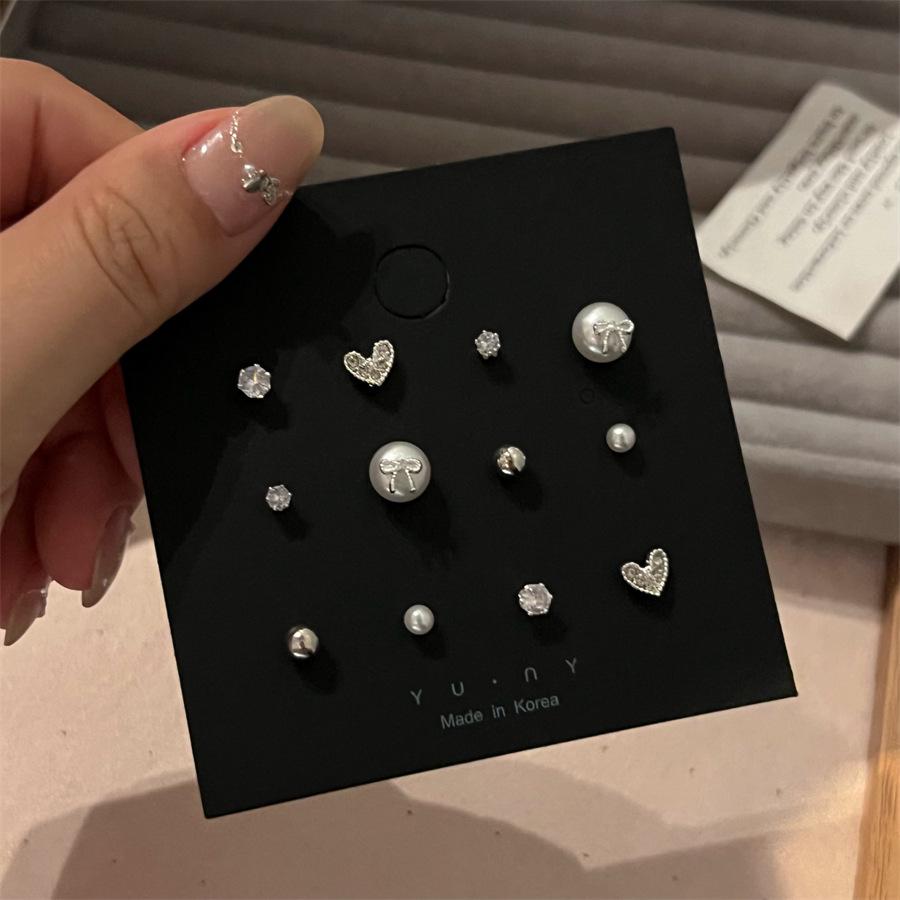 

Корейський набір міні сережок-пусетів C-подібної форми з перлами та бантиками - Елегантний повсякденний аксесуар