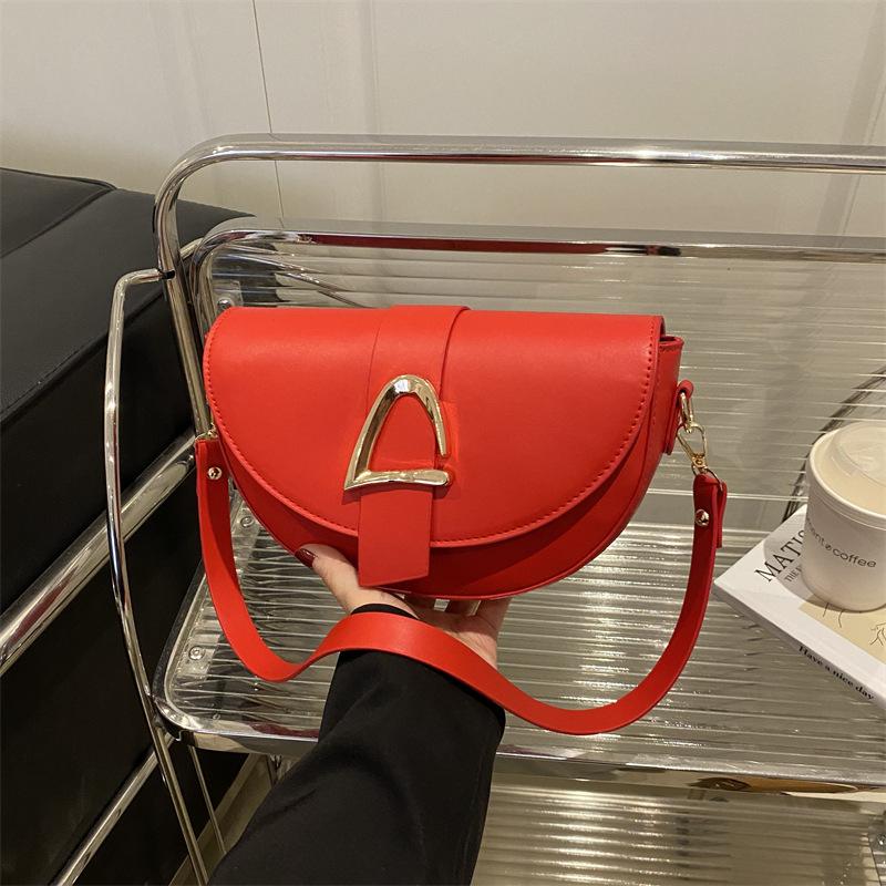 Niche Design Bag Women's 2025 Spring New Fashion Retro Shoulder Messenger Bag High Value Foreign Style Saddle Bag