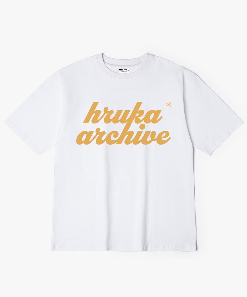 Hilukaakaibeu Overlap Yellow Logo Short Sleeve T-Shirt