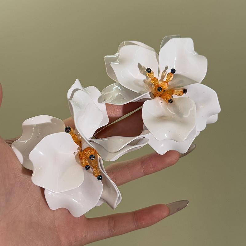 Acrylic glass bead flower earrings fashion super fairy stud earrings high sense sweet small fresh versatile earrings
