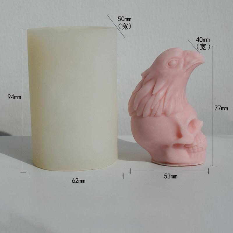 

Хэллоуин Череп Ручная работа Креативная форма Ворон Орел Наступающий на голову призрака Череп Ароматерапевтическая свеча Гелевая форма Гипсовая капельная форма B