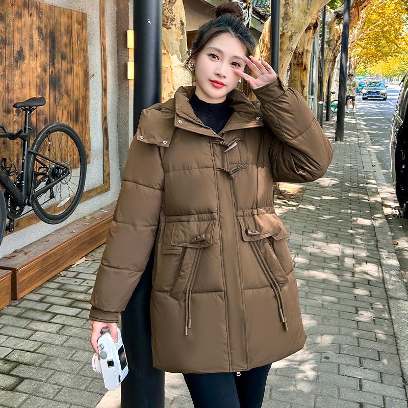 

2025 зима новая хлопковая куртка женская средней длины модная корейская свободная хлопковая куртка может быть приталенной и стройнящей XXL кофейный