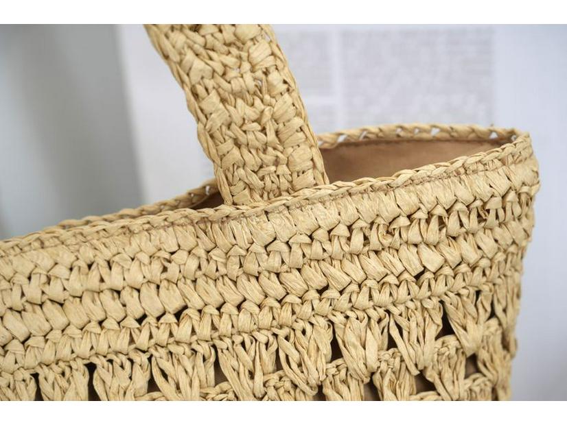 Handmade Hollow Woven Underarm Tote Bag: Fashionable Single Shoulder Beach & Commute Bag for Women
