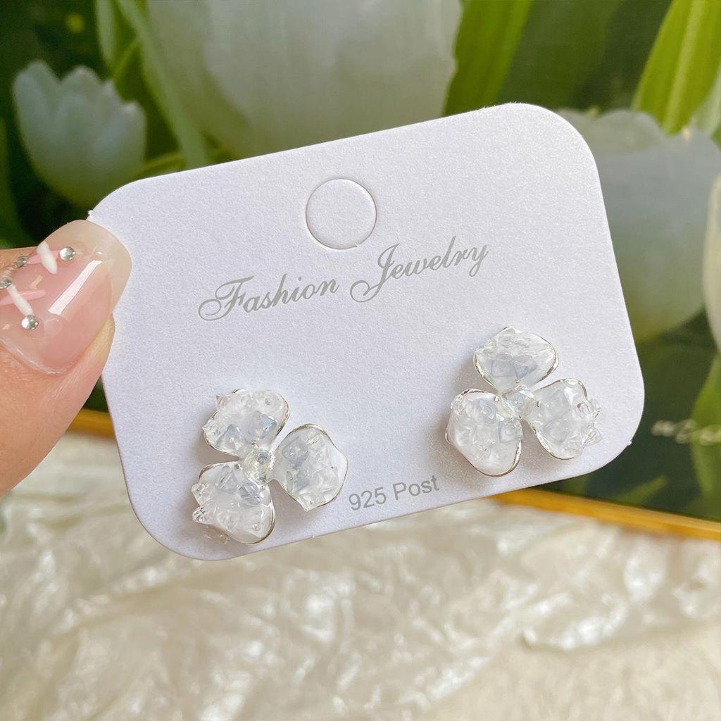 Exquisite Pearl Butterfly Earrings with Silver Needle – Gradient Light Luxury Design for Women