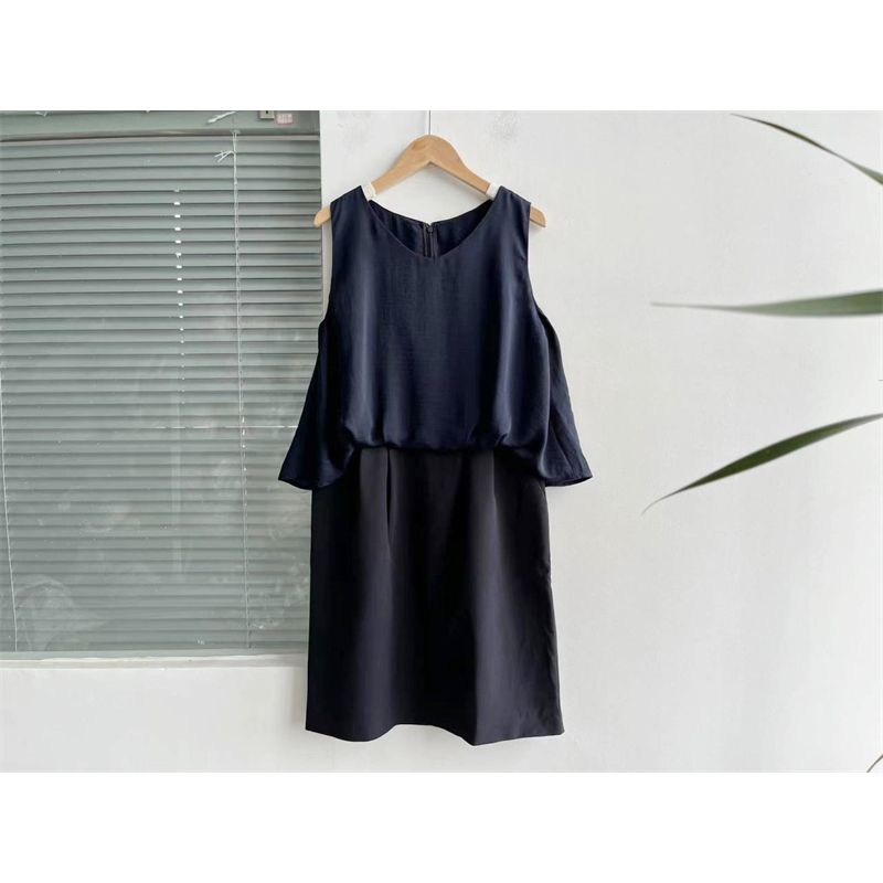 

Летняя новинка Женское лоскутное платье-обманка из двух частей Простое изящное платье без рукавов Свободное стройнящее Приталенное Модное Вэнь Лю Navy Size 38