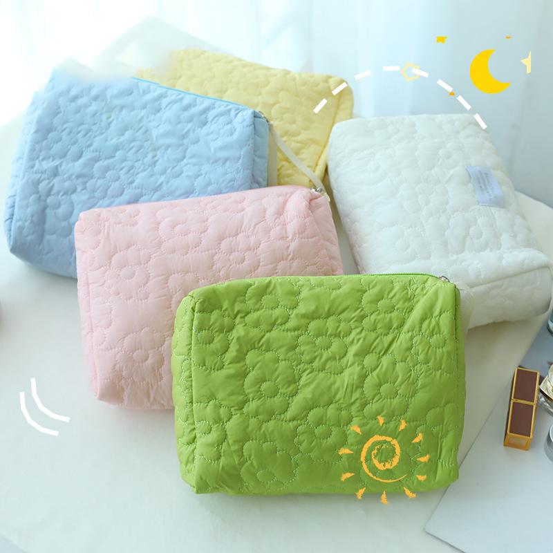 

Large Makeup Pouch Soft Nylon Cosmetic Organizer Zipper Closure Toiletries Storage Bag Handbag,Size: M Green