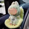 Autosedačka pro panenky Dekorativní sedačka na pohovku s chlupatým polštářem a opěrkou hlavy pro ozdobu do mřížky ventilace auta k vystavení panenky hračky
