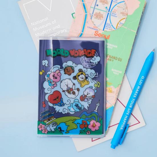 BT21 TRAVESÍA MUNDIAL Accesorios de Viaje Estuche para Pasaporte / Etiqueta para Equipaje / cinturón de transporte Productos Oficiales BT21