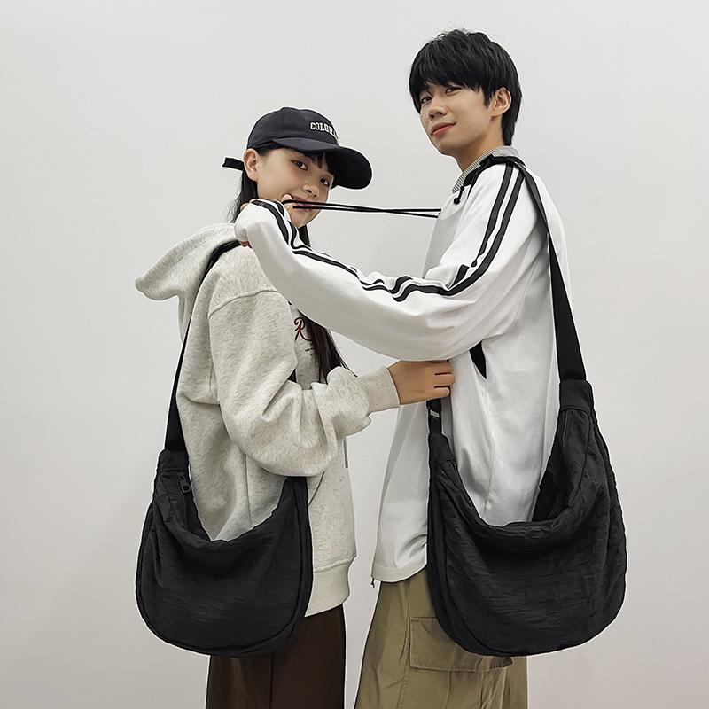 Men'S And Women'S Niche Pleated Lazy Style Big Satchel Casual Commuter Messenger Bag Fashion Trend Black Shoulder Bag