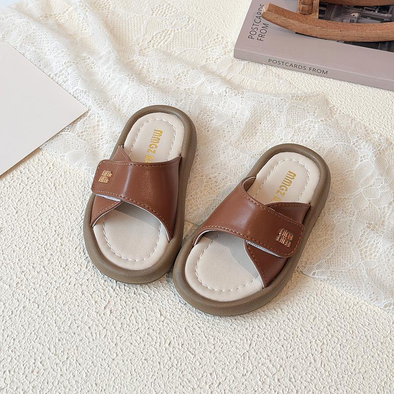 2026 Summer Children's Round Toe Slippers: Girls' Fashionable Toe-Covered Outdoor Sandals.