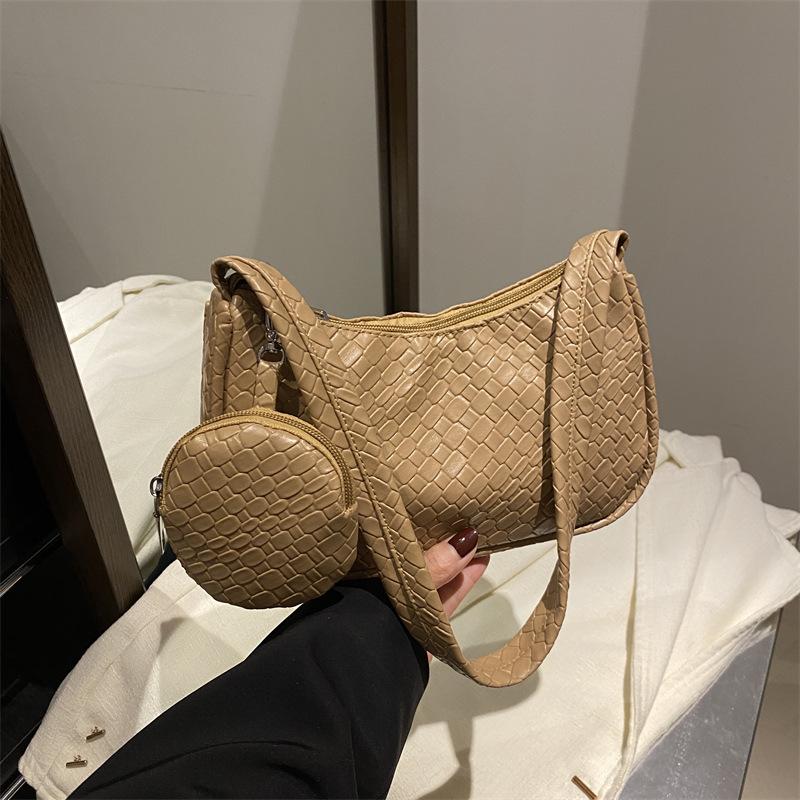 Niche woven bag women's spring popular crossbody bag foreign style fashionable and elegant one-shoulder underarm bag