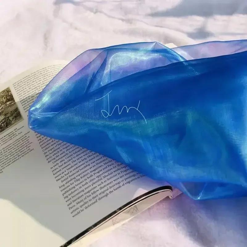Buntes glitzerndes Netzgewebe Illusionäre Farbfotografie Hintergrund Transparentes Gaze-Kleid Performance-Kleidung Stoff