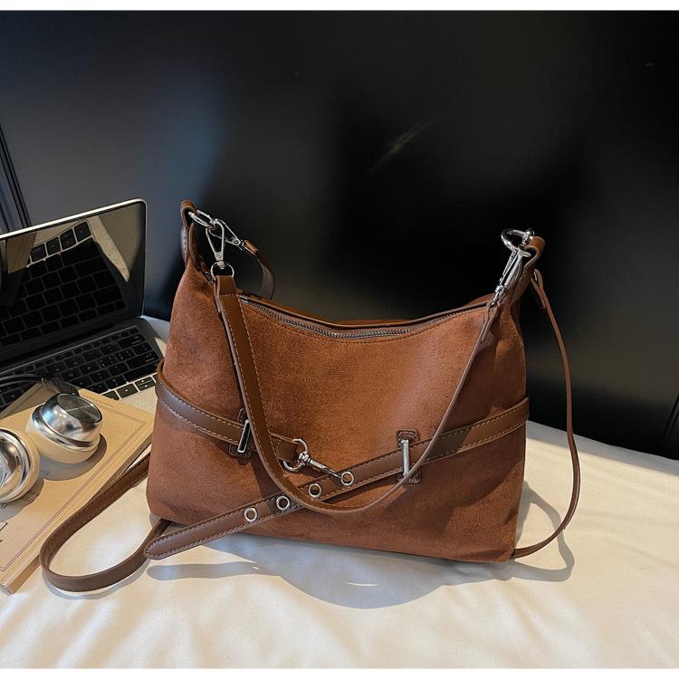 Fashion large-capacity commuter bag women's 2025 new retro casual niche tote bag shoulder messenger bag