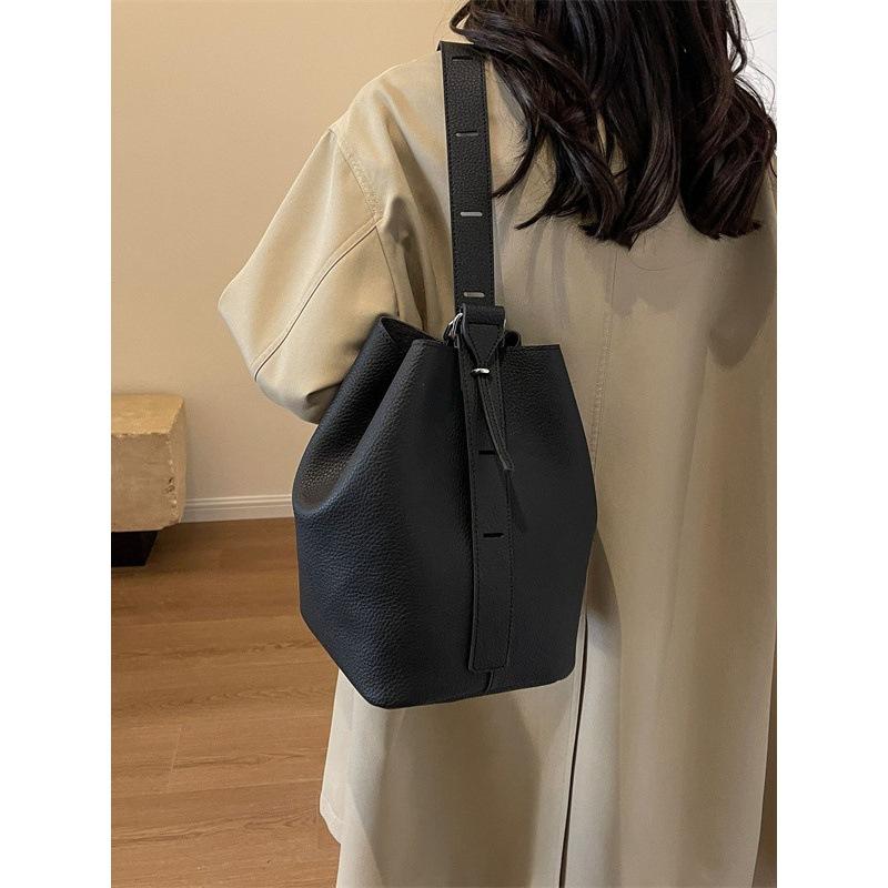 Large Capacity Retro Home Niche Bucket New Child and Mother High Texture Shoulder Armpit Bag