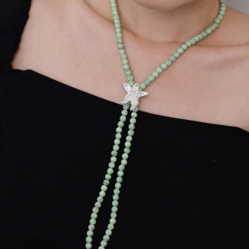 

PARTY AFTER DARK Flower with Green Necklace Flower with Green Necklace