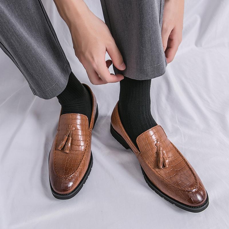 Fashion Classic Men Loafers PU Stone Pattern Low Heel Tassel Decoration Daily Business Casual Men Shoes
