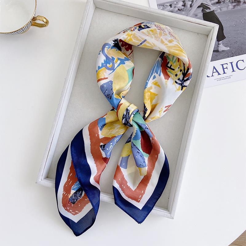 Luxusdesign Paisley-Druck Kleiner quadratischer Schal Simulierte Seide Dünner Halsschal Reifer Stil Sonnenschutz Kopftuch für Frauen